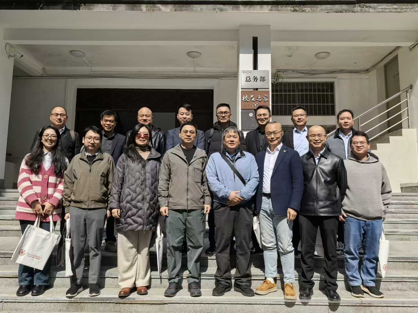 传承红色基因 践行初心使命！ 万象城AWC(中国)党群服务中心主任岳华新 召开红色教育之旅